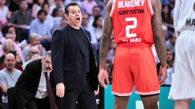 מאמן הפועל תל אביב דימיטריס איטודיס (צילום: GettyImages, Sonia Canada)