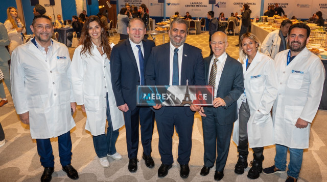 אירוע MedEx פריז 2026- טוני גלברט, השר אופיר סופר, הרב יהושע פס ומשתתפים באירוע (צילום: שחר עזרן)