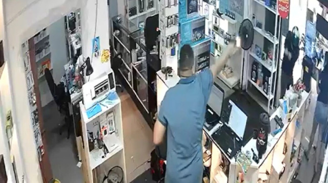  הרג בטעות את אשתו כשניסה לירות על גנבים (צילום: צילום מסך)