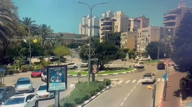 מתוך תיעוד תאונת הטרקטורון בקרית מוצקין (צילום: צילום מסך מצלמות אבטחה)