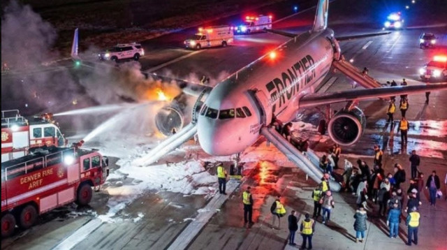 מטוס "Frontier Airlines" פגע באדם על מסלול הטיסה בשדה התעופה בדנוור (צילום: צילום מסך רשת X)