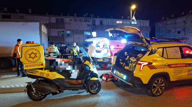 מזירת התאונה הקטלנית בקריית אתא (צילום: תיעוד מבצעי מד"א)