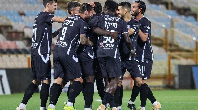 שחקני עירוני טבריה חוגגים (צילום: קובי אליהו)