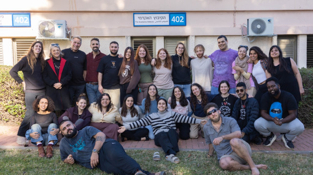 הצעירים ממכללת בית ברל (צילום: הקיבוץ האקדמי)