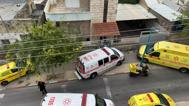 אמבולנסים בזירת הרצח ברמלה (צילום: תיעוד מבצעי מד"א)