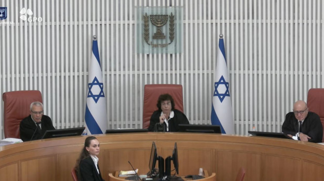 השופטים דפנה ברק-ארז, עופר גרוסקופף ואלכס שטיין, בג"ץ לראשות השב"כ רומן גופמן (צילום: צילום מסך)