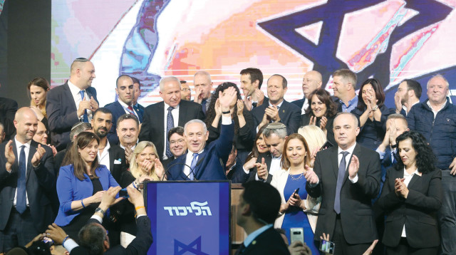 בנימין נתניהו חוגג ניצחון בבחירות (צילום: מרק ישראל סלם)