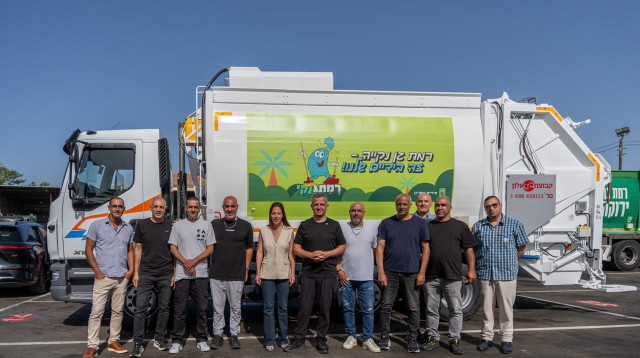 מערך פינוי האשפה העירוני ברמת גן (צילום: אורן אלון )