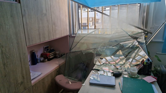 "המכללה" ההרוסה אחרי פגיעת הטיל (צילום: רפי מיכאלי)