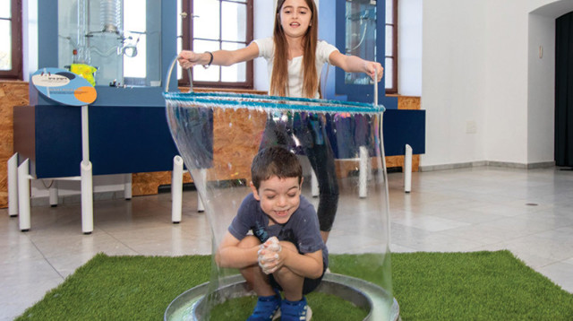 בועות סבון במדעטק חיפה (צילום: מושון תמיר)