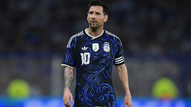 ליאו מסי במדי נבחרת ארגנטינה (צילום: Gettyimages)