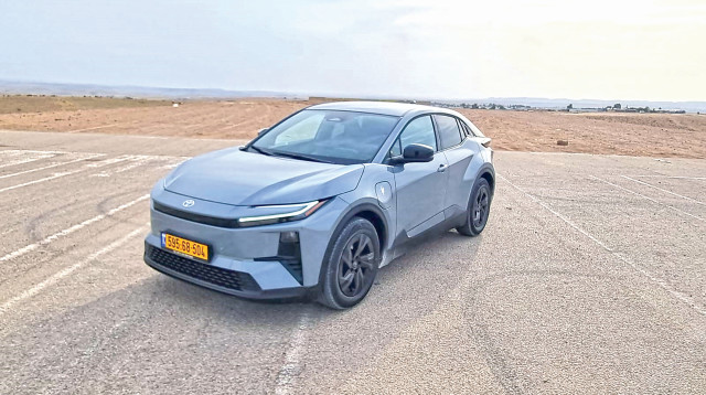 טויוטה C-HR+ (צילום: אודי עציון)