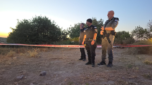 שוטרים בזירת האירוע במרכז (צילום: דוברות המשטרה)