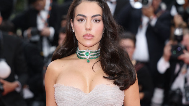 ג'ורג'ינה רודריגס בפסטיבל קאן (צילום: Sameer AL-DOUMY / Getty Images)