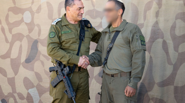 הרמטכ"ל אייל זמיר ואל"ם ח' (צילום: דובר צה"ל)