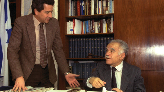 יצחק שמיר ויוסי אחימאיר (צילום: יעקב סער לע"מ)