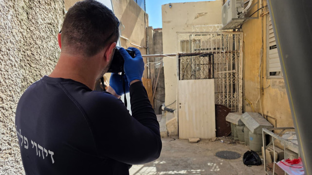 גופת אישה אותרה בדירה בחיפה (צילום: דוברות המשטרה)