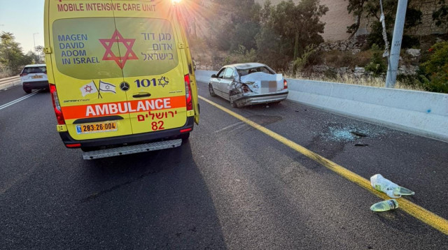 זירת התאונה בשדרות בן גוריון בירושלים (צילום: תיעוד מבצעי מד"א)