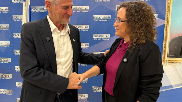 ח"כ לשעבר יעל כהן פארן עם יו"ר הדמוקרטים יאיר גולן (צילום: הדמוקרטים)