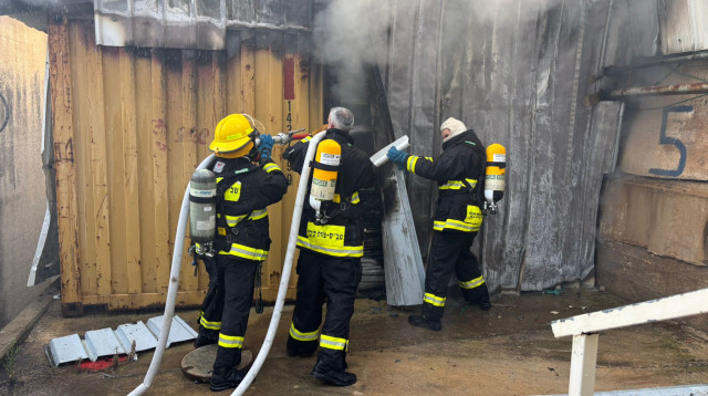 כיבוי השרפה בבית מעצר קישון (צילום: כבאות והצלה לישראל)