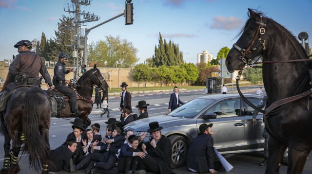 הפגנת החרדים בבני ברק  (צילום: פלאש 90)