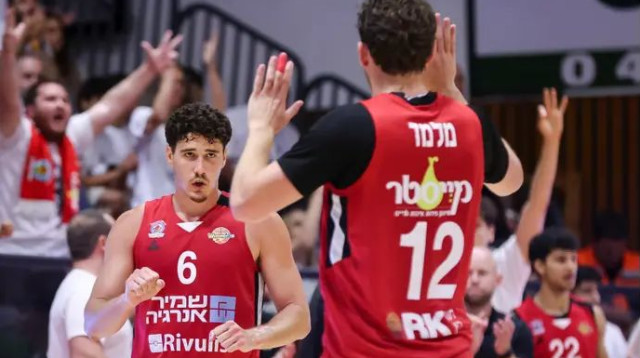 ניצחון מרגש וחשוב. שחר עמיר (צילום: מאור אלקסלסי)
