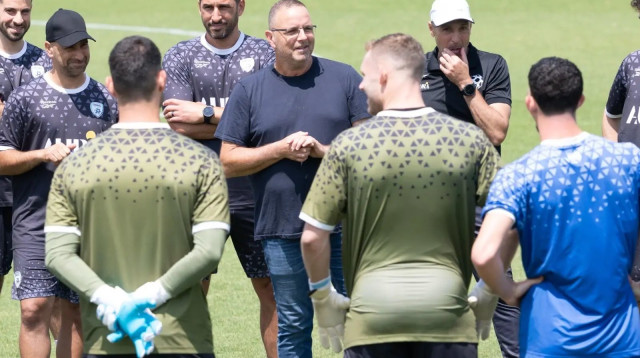 רן בן שמעון מאמן נבחרת ישראל (צילום: אודי ציטיאט)