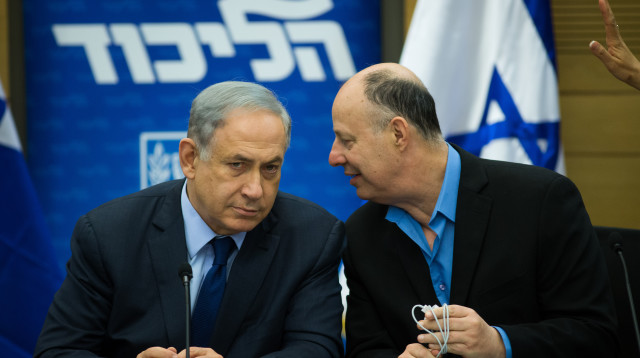 צחי הנגבי ובנימין נתיהו (צילום: Yonatan Sindel/Flash90)