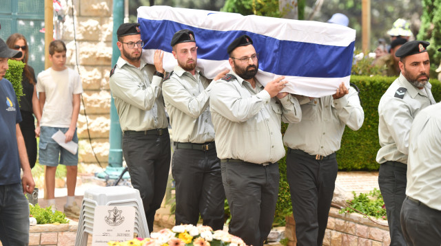 הלוויית סרן איתן שמואל למברג ז"ל (צילום: אבשלום ששוני)