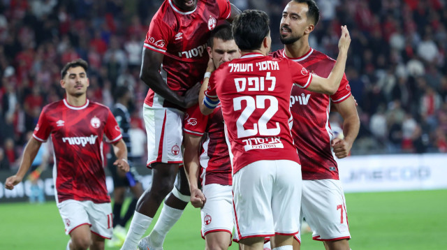 שחקני הפועל באר שבע חוגגים (צילום: דני מרון)