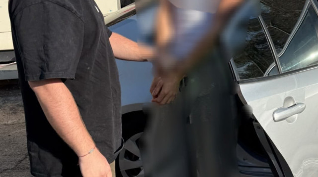 מעצרו של החשוד (צילום: דוברות המשטרה)