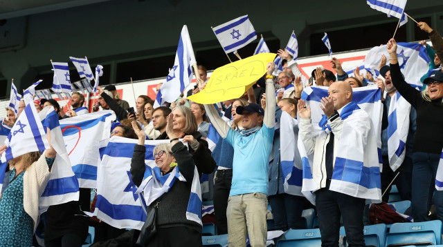 אוהדי נבחרת ישראל במשחק נגד נבחרת נורבגיה (צילום: אודי ציטיאט)