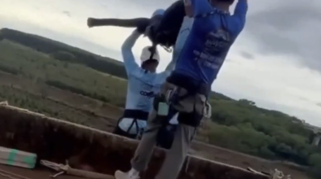 הצעירה נפלה מגובה 40 מטרים ומתה לעיני הצופים (צילום: רשתות חברתיות)