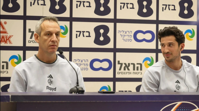 עודד קטש וג'ונדי דיברתולומיאו שחקן מכבי תל אביב (צילום: עיבוד תמונה, קובי אליהו)