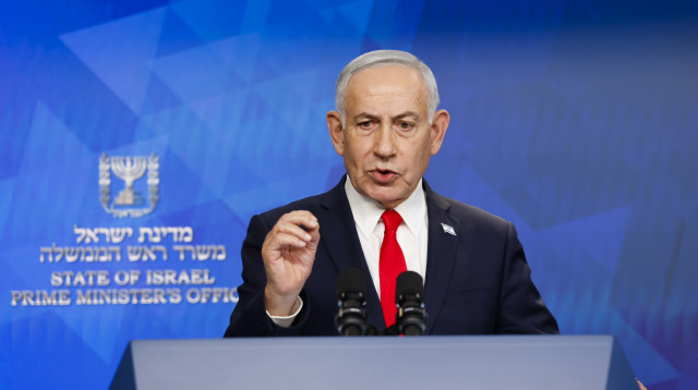 נתניהו במהלך מסיבת העיתונאים אמש (צילום: אוליבייה פיטוסי פלאש 90 )
