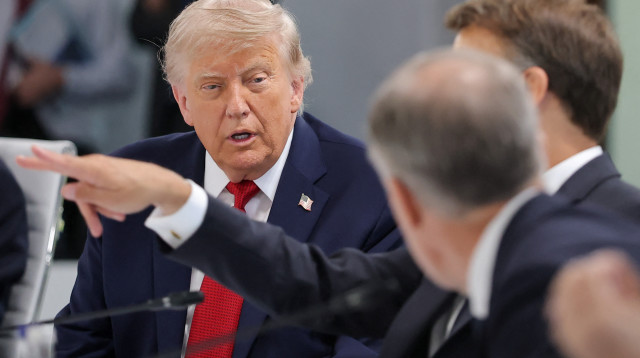 הנשיא טראמפ בפסגת ה-G7 באוויאן (צילום: REUTERS/Christian Hartmann)