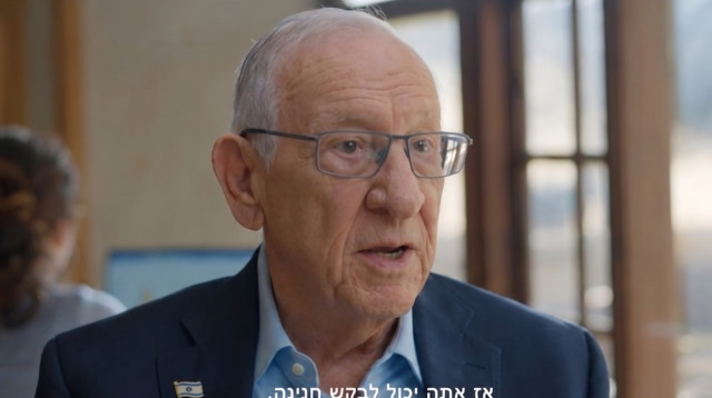 ראובן ריבלין מתראיין אצל עמרי אסנהיים (צילום: צילום מסך רשת 13)