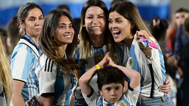 נשות שחקני נבחרת ארגנטינה (צילום: JUAN MABROMATA/AFP via Getty Images)