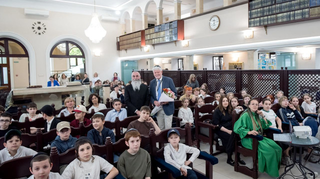 מסיבת סוף שנת הלימודים המסורתית באודסה, אוקראינה (צילום: יח"צ קהילות יהודיות באודסה)