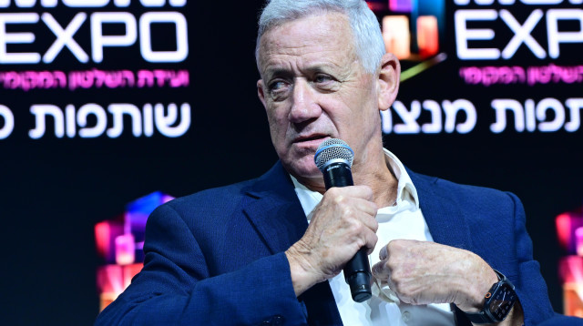 בני גנץ בוועידת מרכז השלטון המקומי (צילום: אבשלום ששוני)