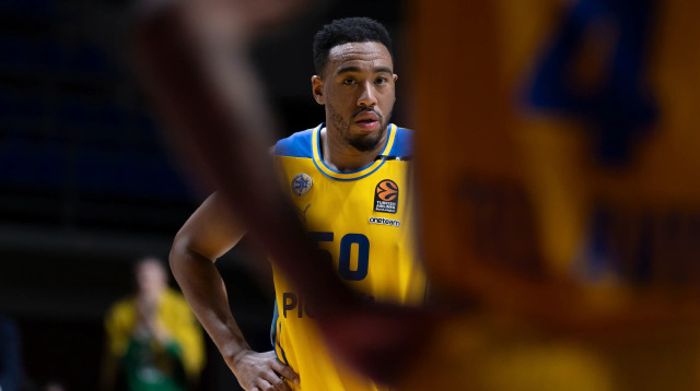 בונזי קולסון במדי מכבי תל אביב ב-2024 (צילום: GettyImages, Nikola Krstic/MB Media)