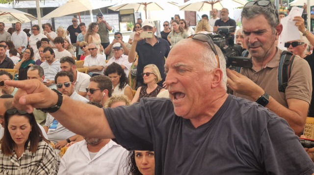 אייל אשל זועק על סמוטריץ' (צילום: אבי רוקח)
