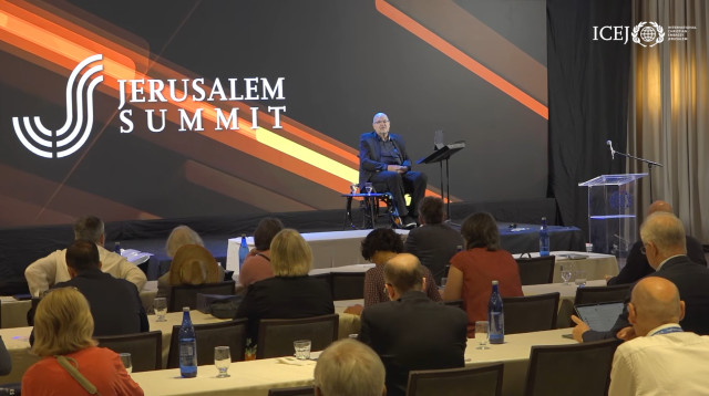 ד'ר יורגן בוהלר נשיא השגרירות הנוצרית הבינלאומית בכנס   (צילום: ICEJ)