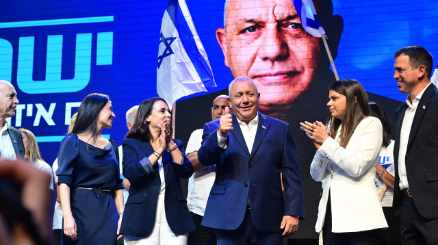 כנס ההשקה של מפלגת "ישר!" בראשות גדי איזנקוט (צילום: אבשלום ששוני)