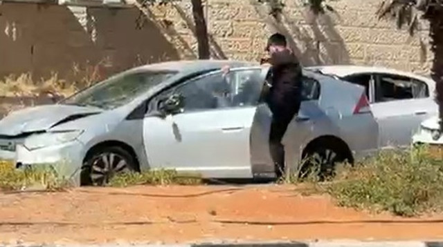תיעוד התקיפה האלימה בכביש, תושב אלעד נעצר (צילום: צילום מסך דוברות המשטרה)