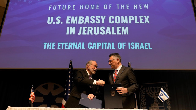 שר החוץ גדעון סער, שגריר ארה"ב בישראל, מייק האקבי (צילום: בועז אופנהיים, לע״מ )