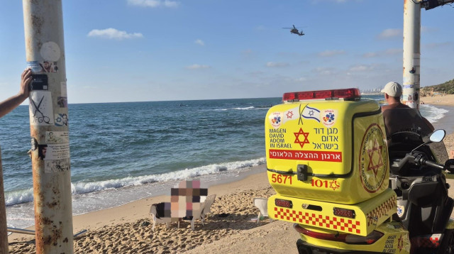 סריקות אחרי נער שנסחף בחוף לא מוכרז סמוך לפלמחים (צילום: תיעוד מבצעי מד"א)