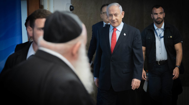 בנימין נתניהו, יצחק גולדקנופף (צילום: חיים גולדברג, פלאש 90)