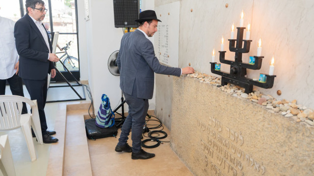 טקס זיכרון בשופרון, הונגריה (צילום: יח"צ)