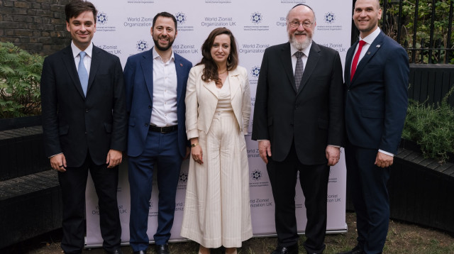 מתן בר נוי, הרב הראשי סר אפרים מרוויס, נשיא ה-BOD פיל רוזנברג, לורד ברון רוס קמפסל (צילום: יח"צ)
